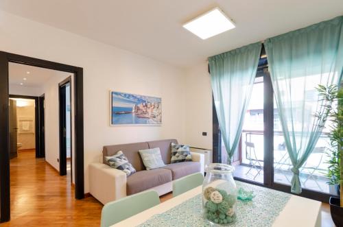 Dock of the Bay Genova, Stylish Apartment in the Heart of Genoa with Air Conditioning, Private free Garage, Harbour View, extra garage at 25,00 euro per night on request