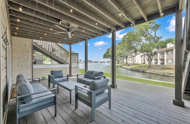 Dock your boat/ Paddle Boards/Floats/King Bed
