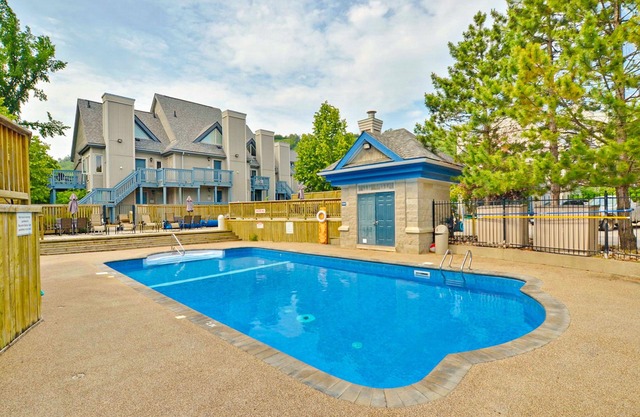 Dog-friendly condo w/shared pool & tennis - walk to slopes