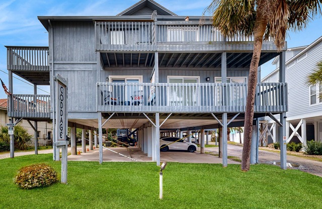 Dog-friendly condo with ocean views, large deck, washer/dryer & central AC