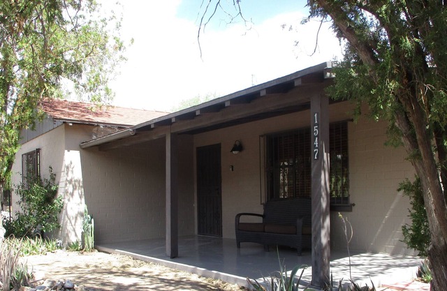 Dog-Friendly Cottage to yourself, fully fenced yard. No dog fee.
