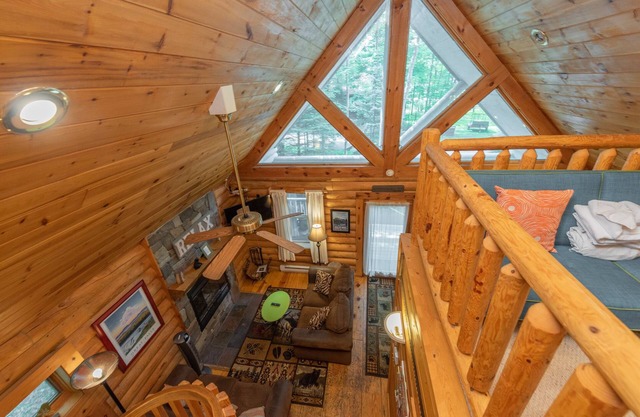 Dog Friendly Deep Creek Hideaway w/Fireplace