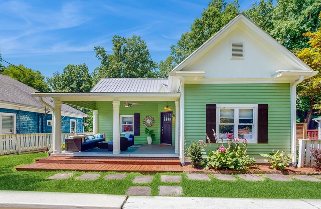 Dog-friendly downtown retreat with 2 kitchens & large fenced yards