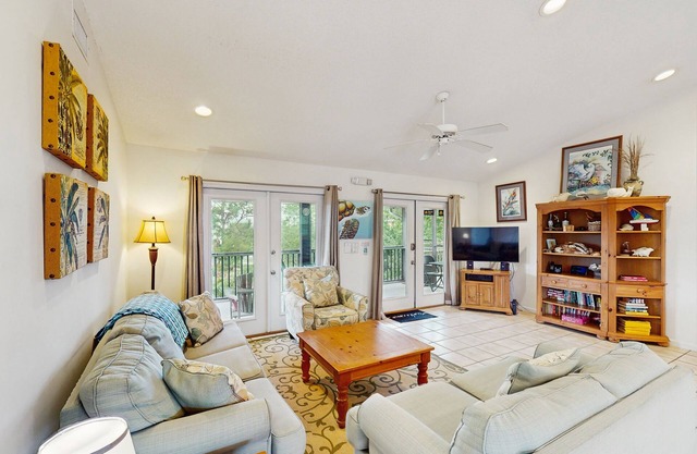 Dog-friendly home near the beach with spacious living area, porch & sundeck