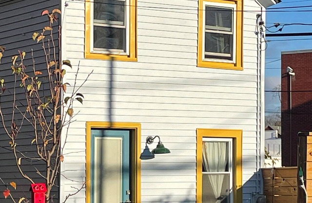 Dog friendly house with fenced yard in Kingston's Midtown Arts District