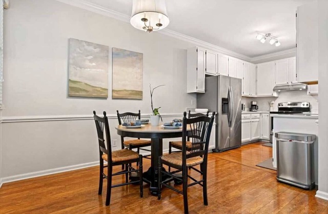Dog Friendly|Pool|King Bed|EV Charger|Townhome