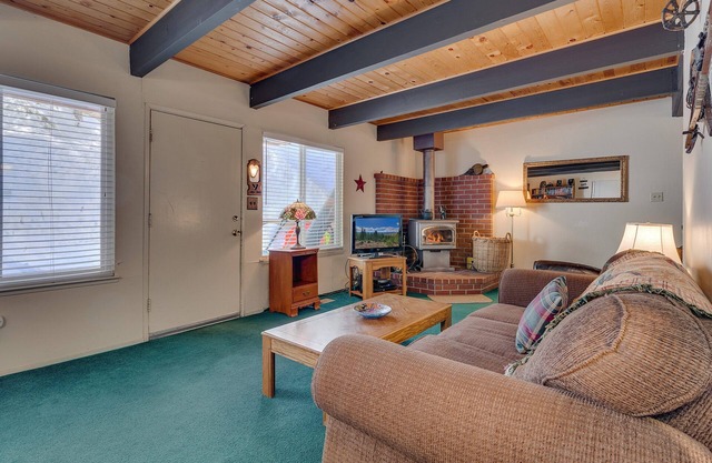 Dog-friendly Three Bedroom Cabin in Tahoe City