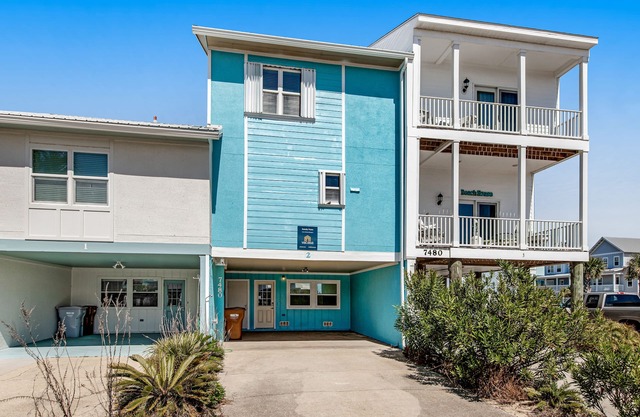 Dog-friendly townhouse with high-speed WiFi, central AC - walk to the beach