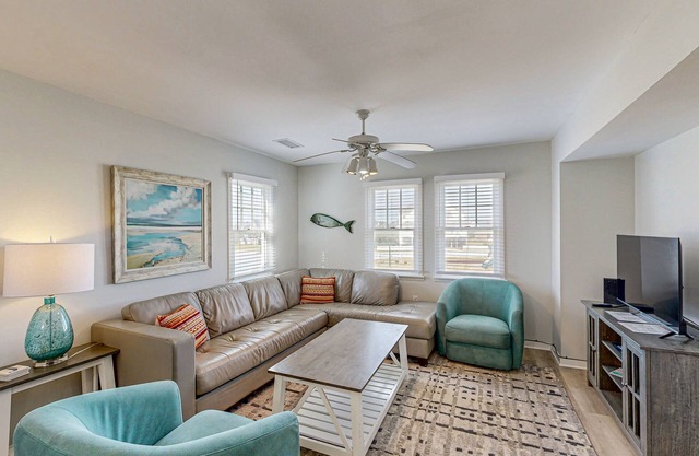 Dog-friendly townhouse w/shared pool, AC, private W/D, WiFi - ocean view