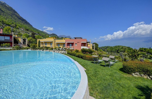 Dolce Vita: with pool and close to the golf court