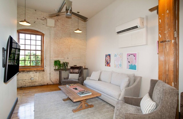 Dolly's Downtown Loft - Knoxville!