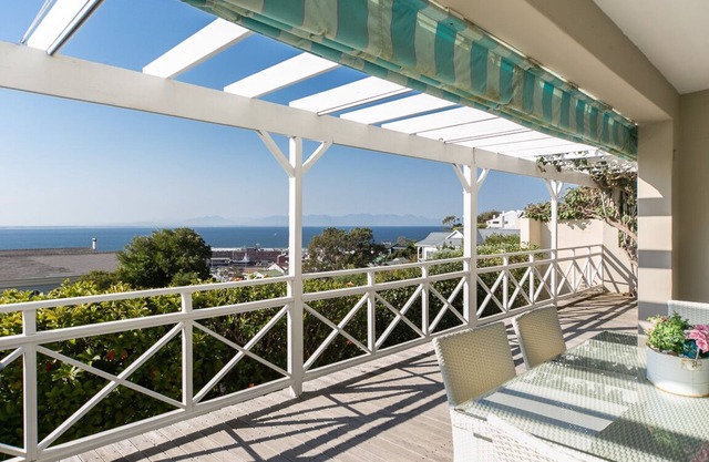 Dolphin Cottage with Amazing Views