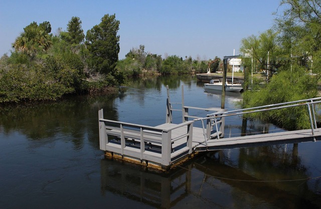 Dolphin Cove Getaway - 3 bedroom waterfront, floating dock, with water "toys"!
