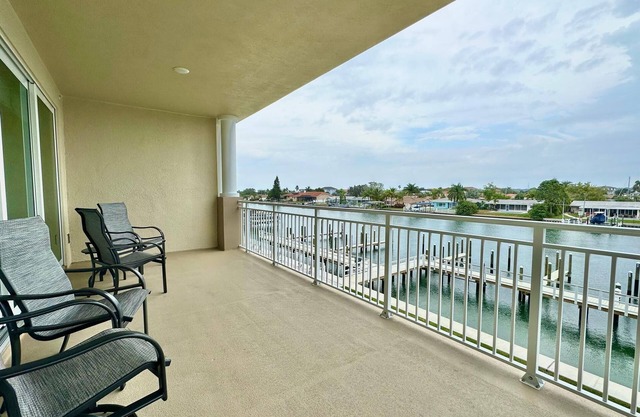 Dolphin Harbour 305 - Luxury Waterfront