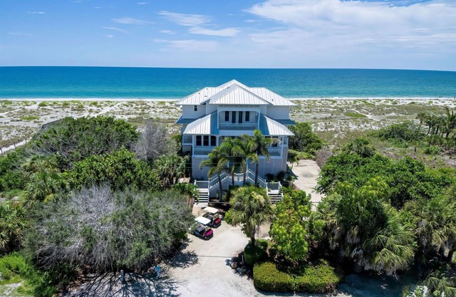 Dolphin Watch | Beachfront on private Beach
