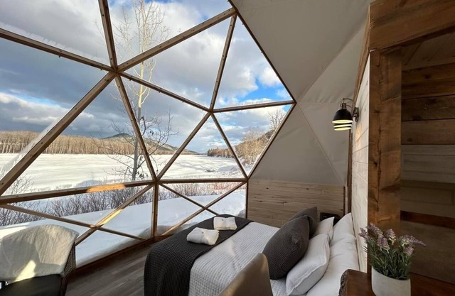 Dome 6 Exquisite Waterfront Retreat, Just Minutes from Sugarloaf Provincial Park