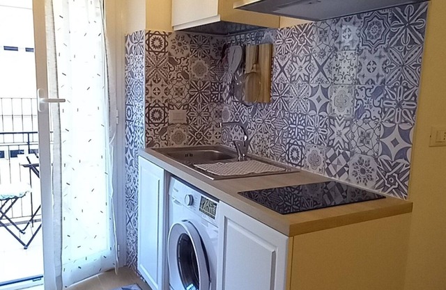 Domus Appio Latino Accogliente Appartamento Adiacente Metro e Parco Appia Antica