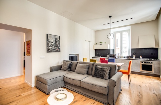 Domus in People's Square CIR 058091 - CAV - 08763 -IT058091C2XWR8SXXU