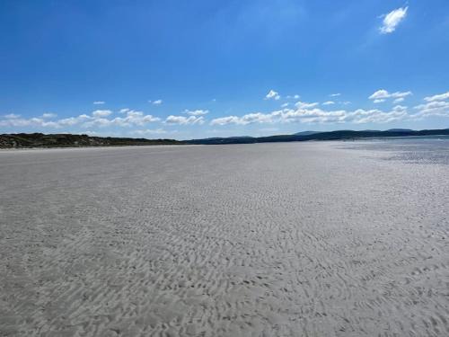 Donegal Beach Cottage with Sea Views & Internet TV, sleeps six