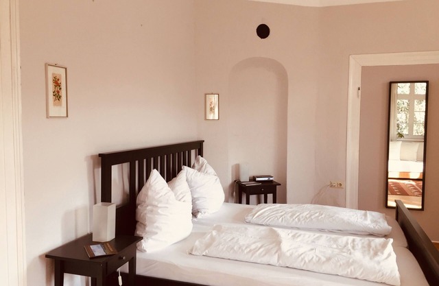 Doppelzimmer Schwalmpforte Inklusive Schlafcouch mit Gemeinschaftsbadezimmer, Max. 3 Personen