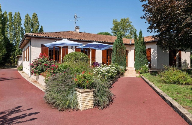 Dordogne Villa: River Bliss