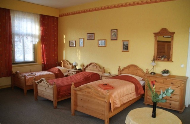 Dormitory Room - Yellow Room - Pension Villa Martha