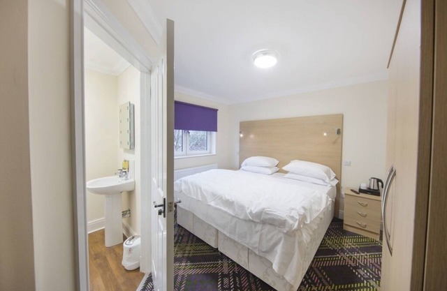 Double or Twin Ensuite with Shower at The Bay Horse