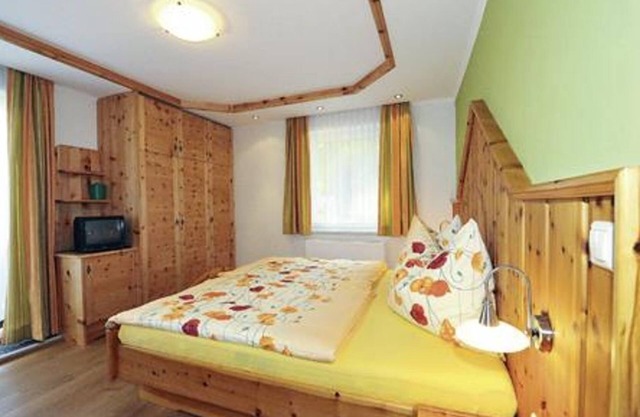 Double room with shower or bath, WC - Pension Haus Helga