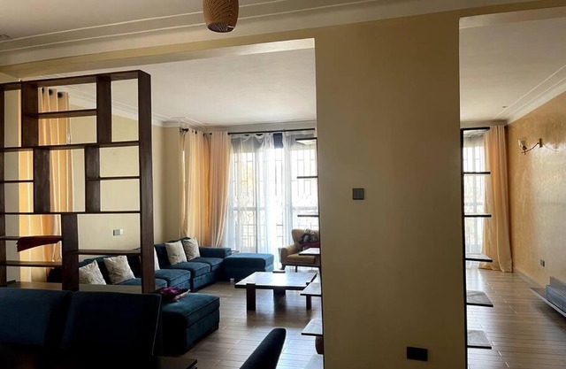 Douillet Villa - 6 Bed, 5 Bath, Jacuzzi, Fast WiFi
