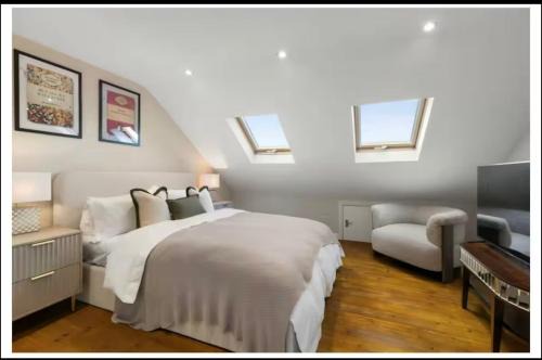 Downhills Studio Flat in Loft Space