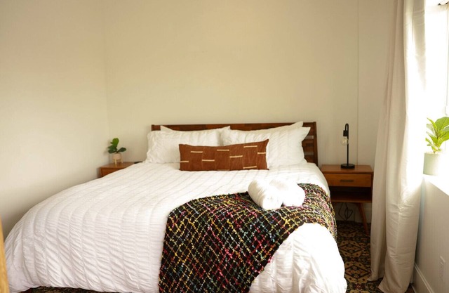Downtown 1 Bedroom Flat at Salted Roots Basecamp