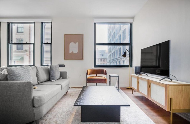 Downtown 1BR w Gym WD nr Faneuil Hall BOS-561