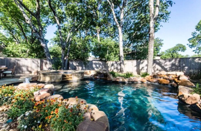 Downtown 4 Bed with Pool and Spa! Near It All!