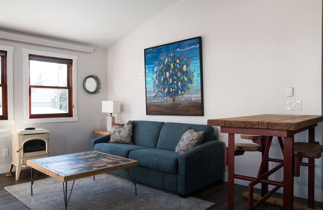 Downtown and super nice large 1 bedroom. Private. 3 blocks to Main Street
