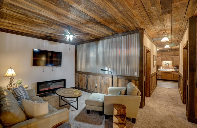 Downtown Bryson City 2 Bedroom Apartment, Perfect for Polar Express!