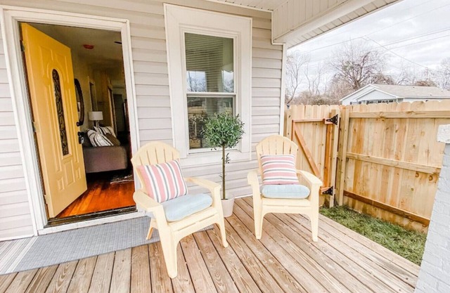 Downtown Charm - 2BR, Great Location!