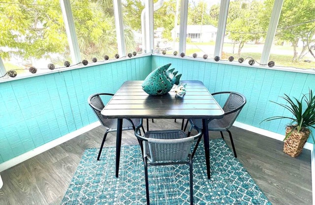 Downtown | Comfortable | Pets OK | 2BDRM