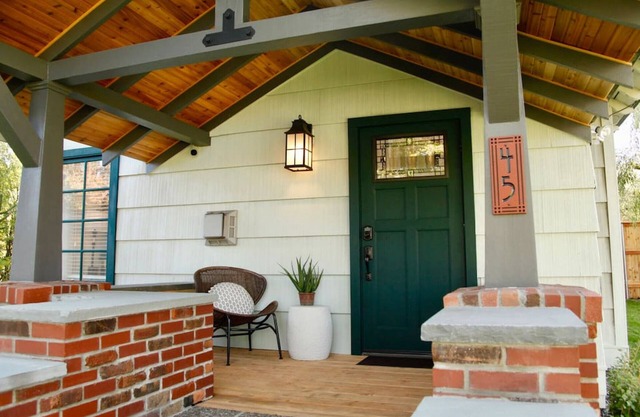 Downtown Craftsman with King Bed and Private Yard - Walk Everywhere