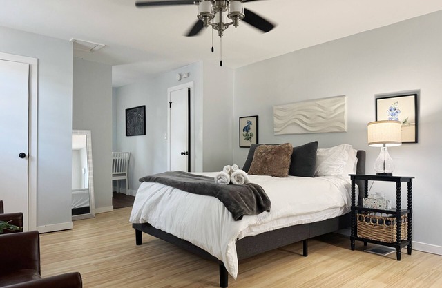 Downtown EVV Studio/Chandler C