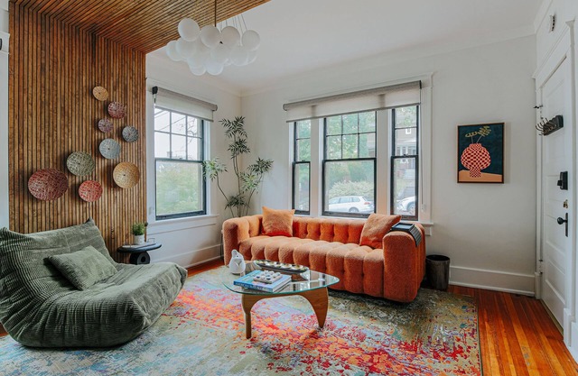 Downtown Funk: NEW Luxury Unit + Walk Downtown