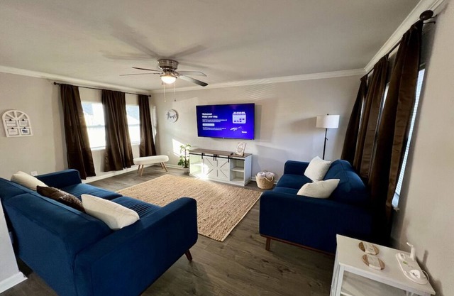 Downtown Home near UF, Shands & Depot Park w/privately fenced backyard!