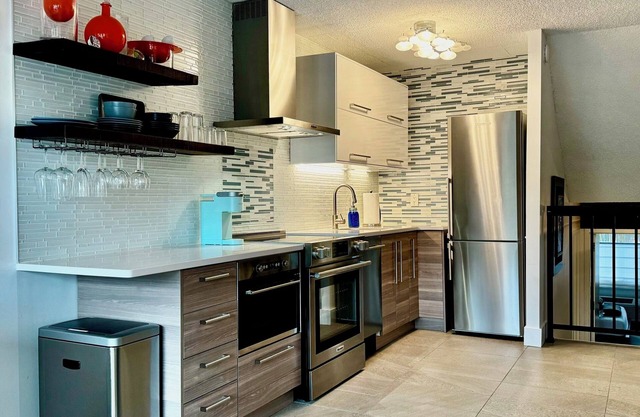 Downtown Rehoboth Beach- The Ark 1BR Condo Sleeps 4 w/Balcony & Parking