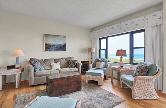DR 2204–Lovely oceanfront condo featuring easy beach access, pool and tennis