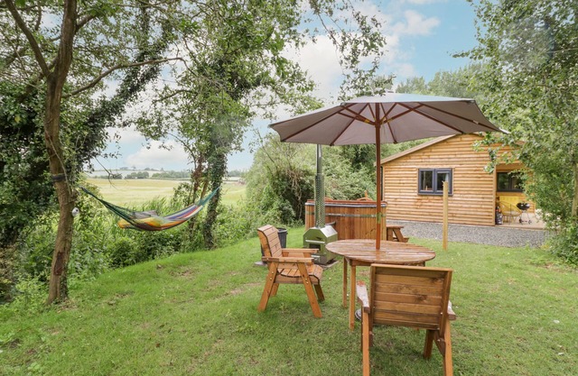 DRAGONFLY, pet friendly, with hot tub in Dunchurch