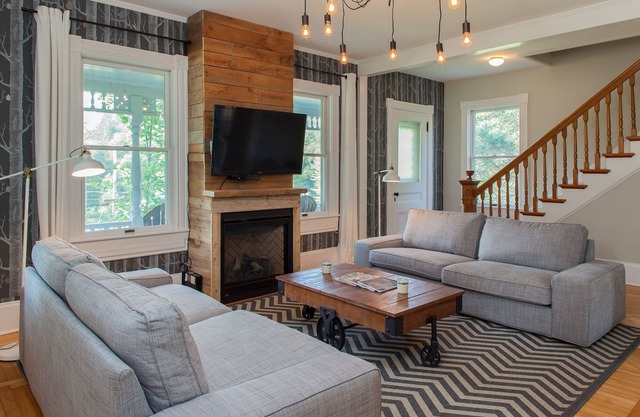 Dramatic Design & Landscape 3500 Sq Ft. Farmhouse W/Jacuzzi&Swim Pond&CentralAC!