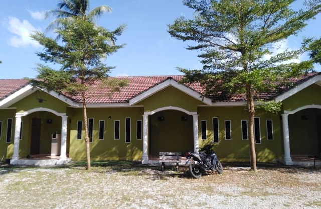 Dream Cube is only about 6 mins ride to Cenang Beach and Tengah Beach.