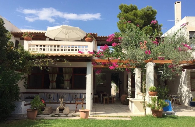 DREAM HOLIDAYS NEAR BEACH WITH GARDEN IN PRIVATE RESIDENCE