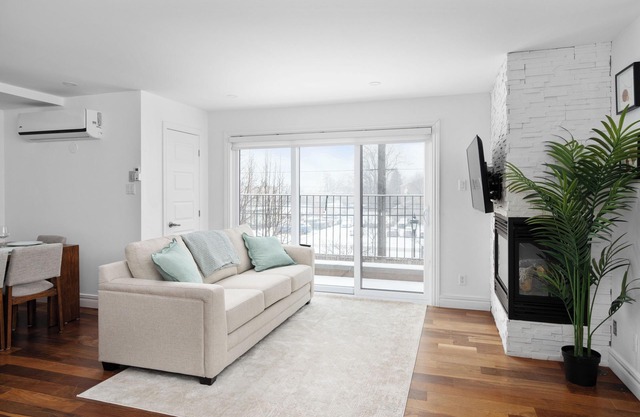 Dream Home Retreat - Townhome in Boisbriand