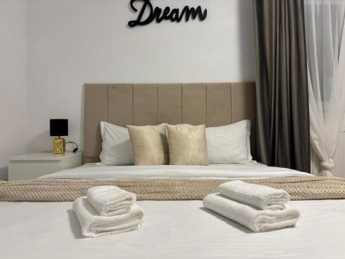 Dream - Large Apartament with FreeParking in a QuietArea just 10 minutes away from City Center