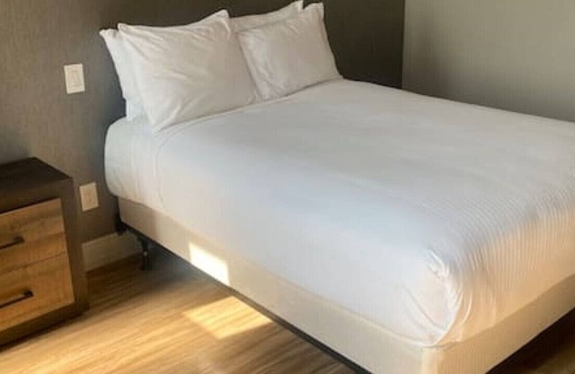 Dream Suites Boutique Hotel - Private room in Mississauga